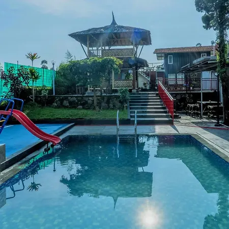 Villa Kayu Ciwidey
